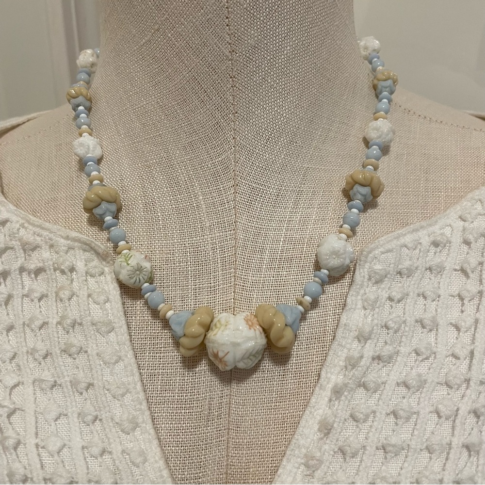 ❤️ 2 for $10 Vintage necklace blue, white, tan